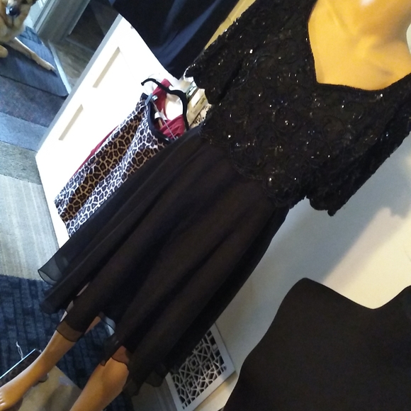 Brilliante Dresses & Skirts - Beautiful beaded cocktail dress lined